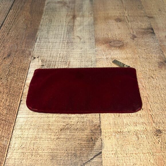 Gucci Red Velvet Beauty Pouch - Picture 10 of 10